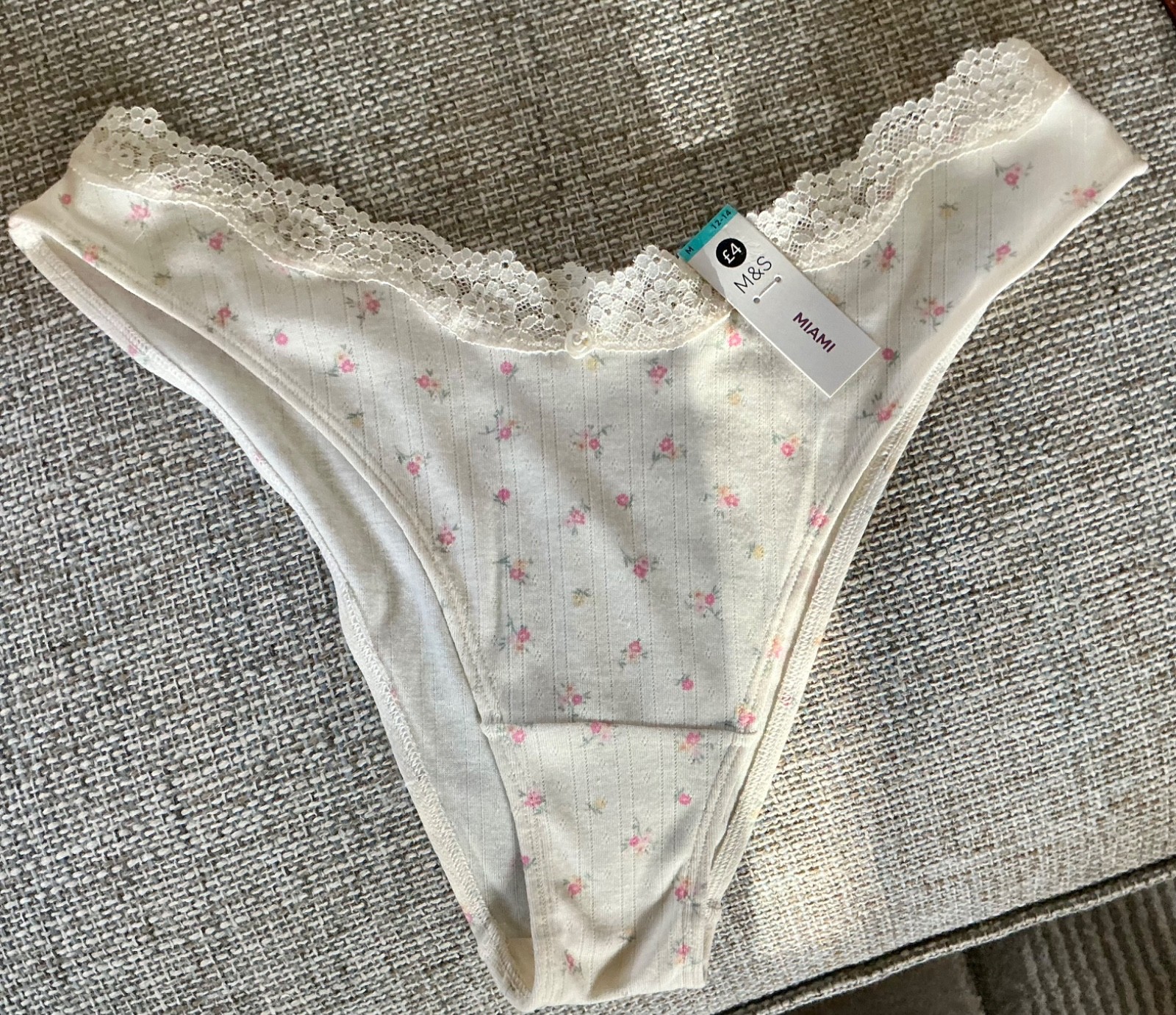 2 PACK M & S MIAMI BRIEFS ~ 12-14 ( M ) ~LIGHT CREAM ~ 52% POLYESTER 32% VISCOSE