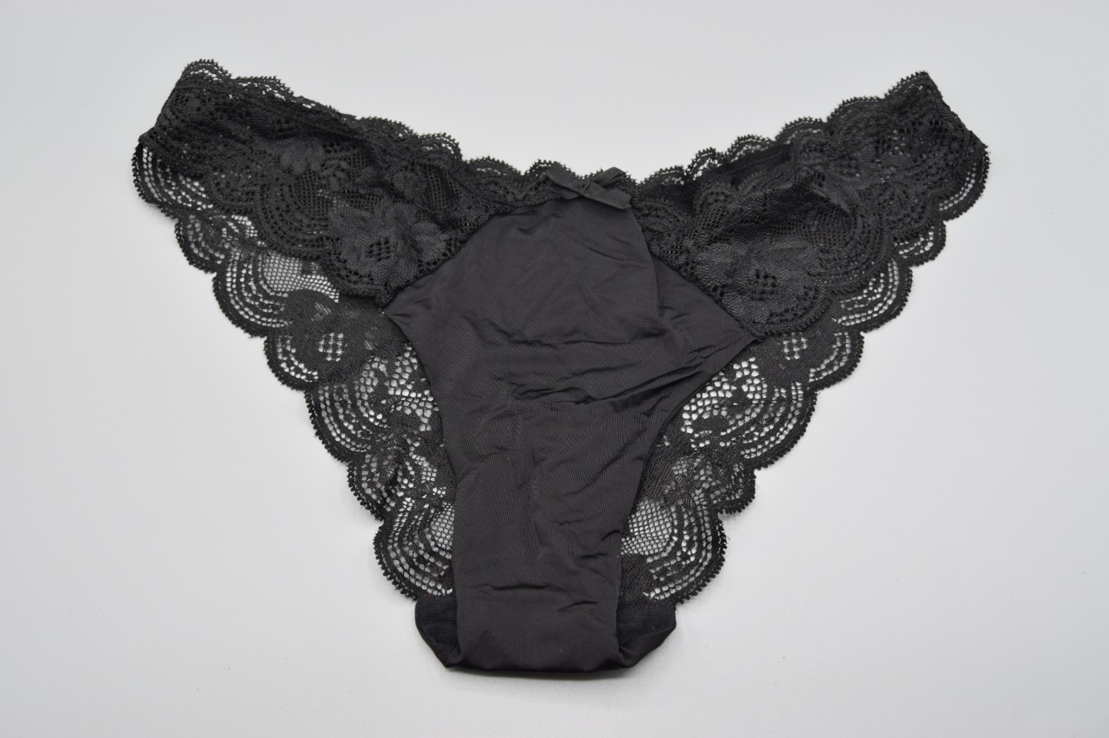 Victoria’s Secret Dream Angels Cheekini Tanga Lace Black S