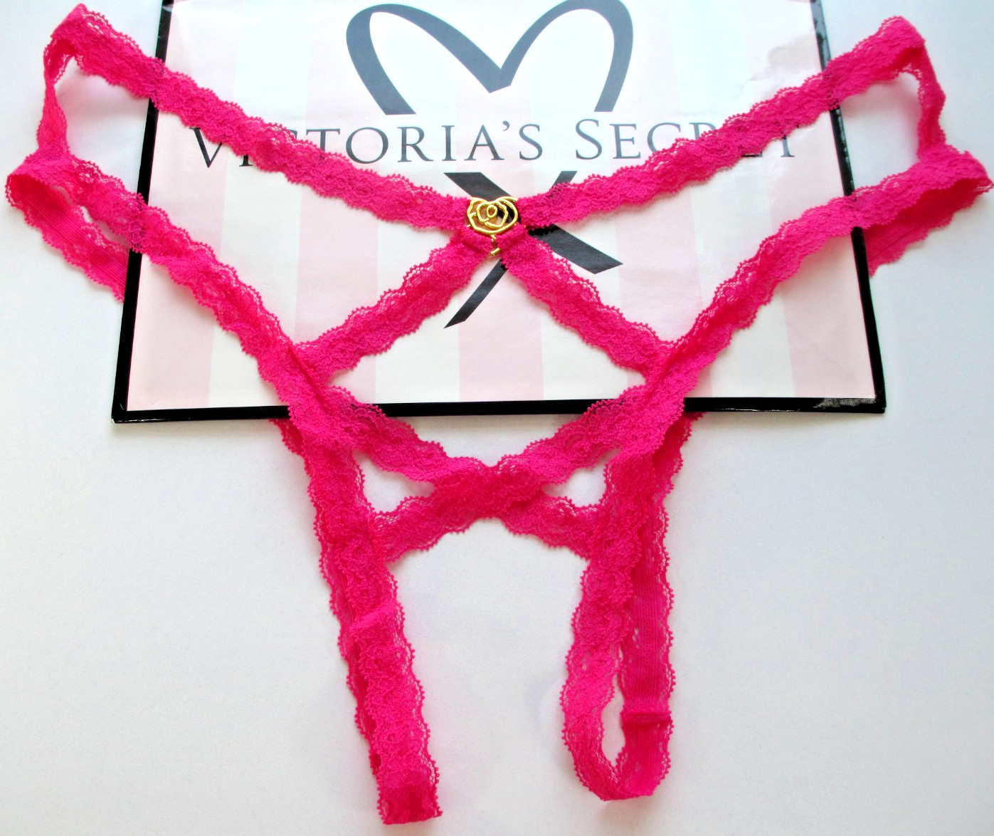 VICTORIA’S SECRET VERY SEXY High Leg Cheeky Panty L Pink NWT Lace Hardware Open