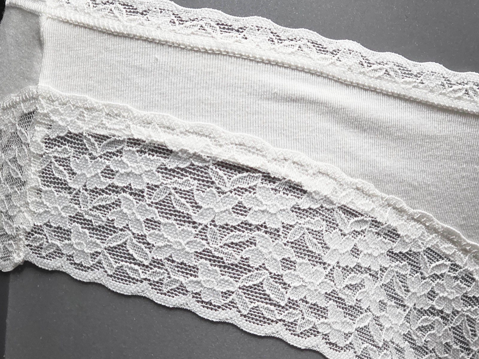 Ex Victoria’s Secret Knickers White Contrast Lace Trim Size 12/14 Medium B3R74