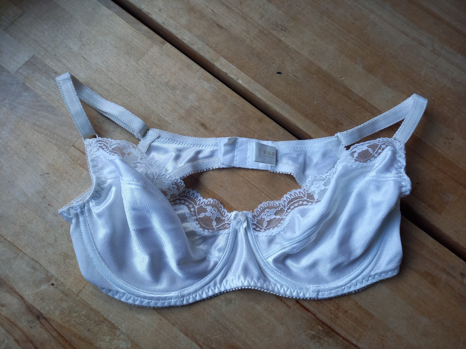36C White Bra with Lace Trim Cups Underwire Bra 36C BRAND NEW