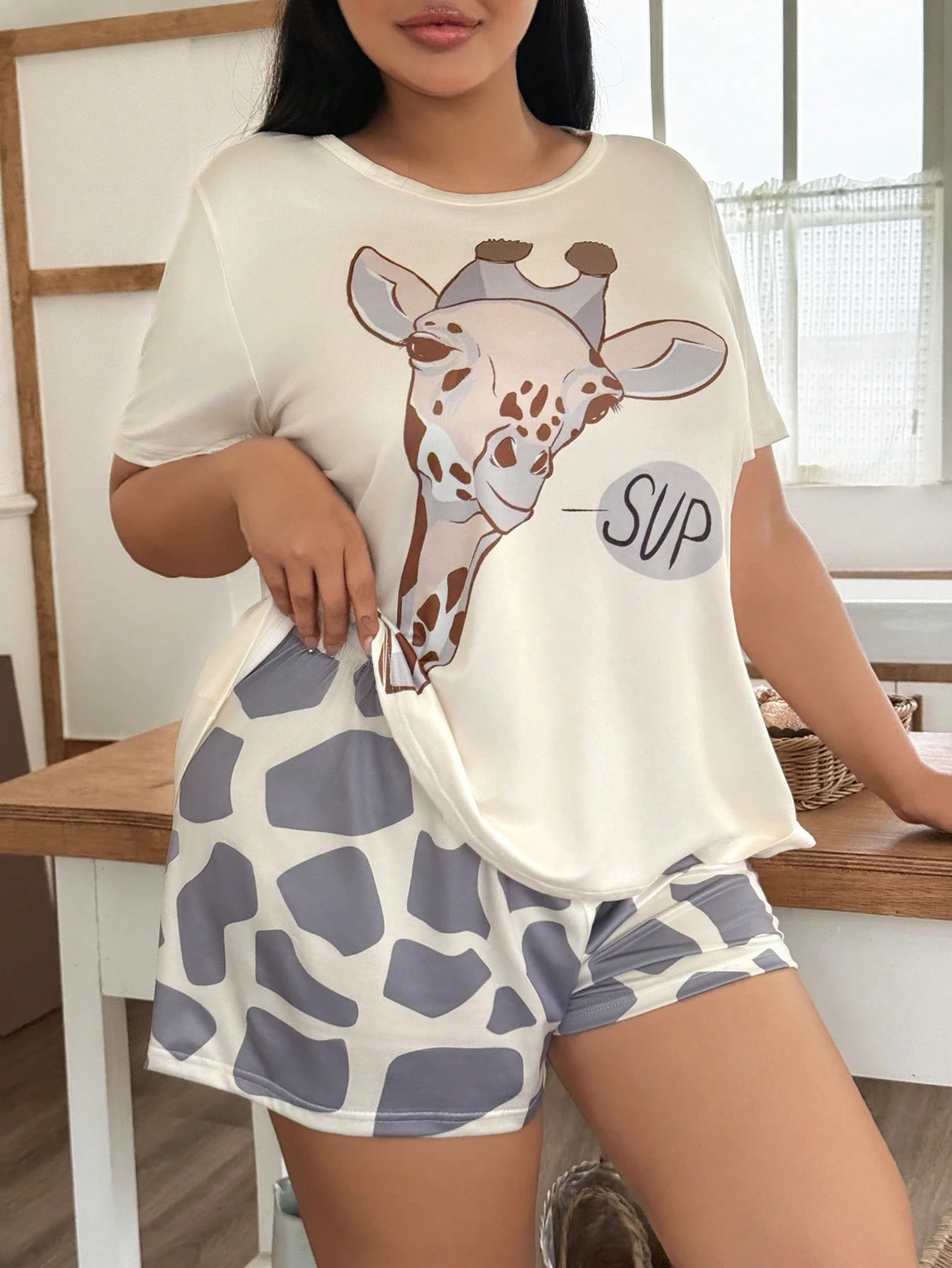 Comfortable plus size short sleeve t shirt and shorts set in giraffe pattern cheap24