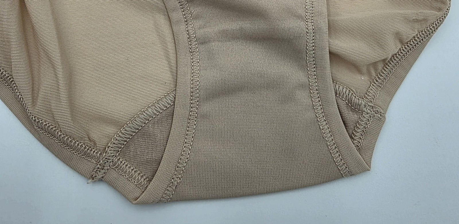 Bali Smoothing Hi-Cut Panties Womens Medium 3 Pack Nude White Beige DFMEH3
