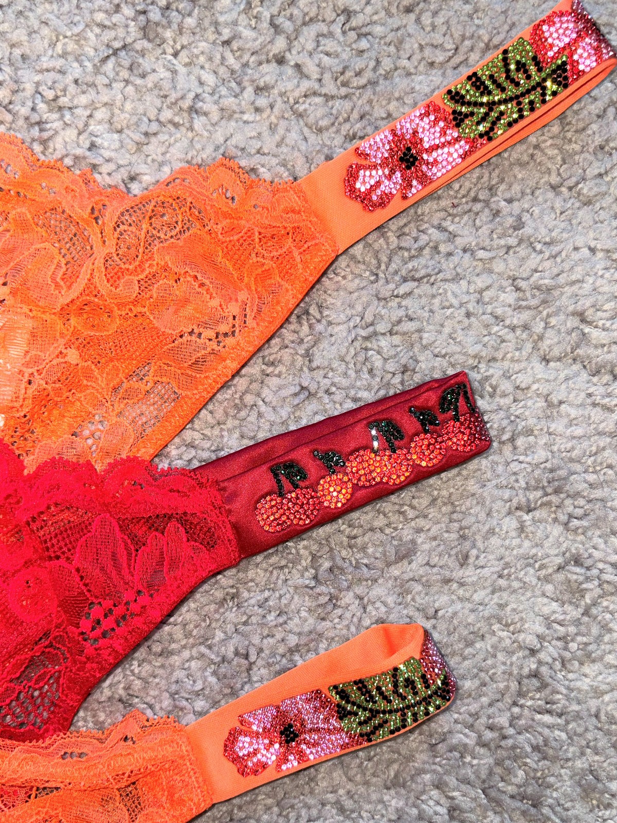 NWT – VICTORIA’S SECRET BLING SHINE STRAP PANTY THONG BRAZILIAN HIBISCUS CHERRY