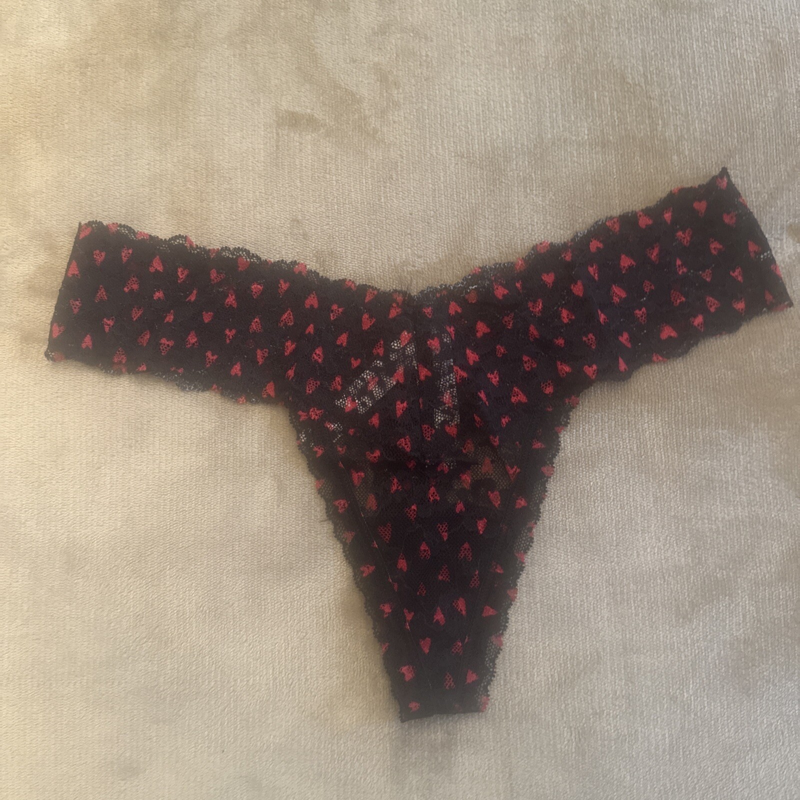 NWT-Victoria’s Secret -The Lacie Posey Lace Thong -Black Whimsy Hearts-SMALL