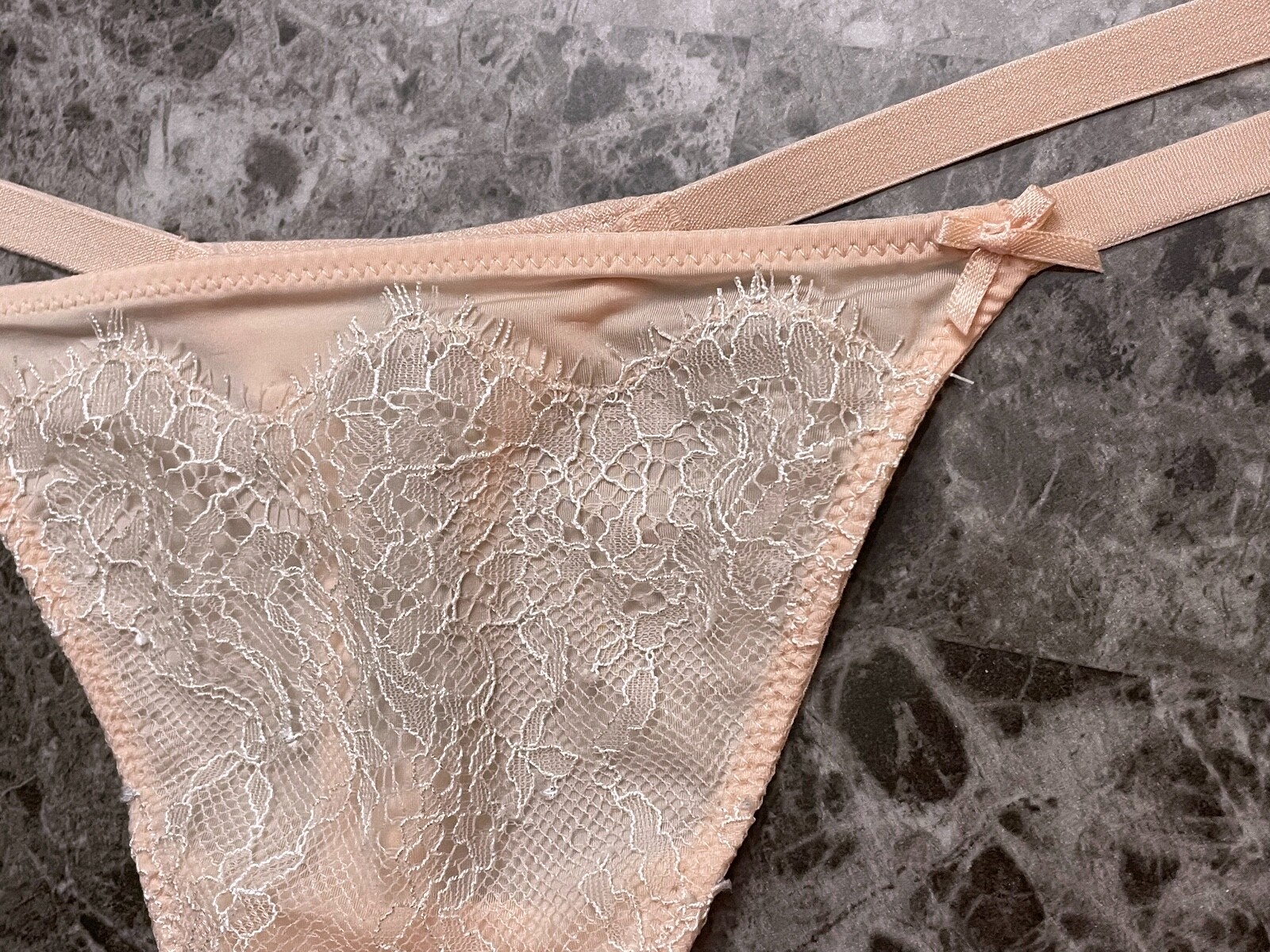 VICTORIA’S SECRET O/S PINK GRAY SILVER LACE SMOOTH RARE VINTAGE THONG PANTIES