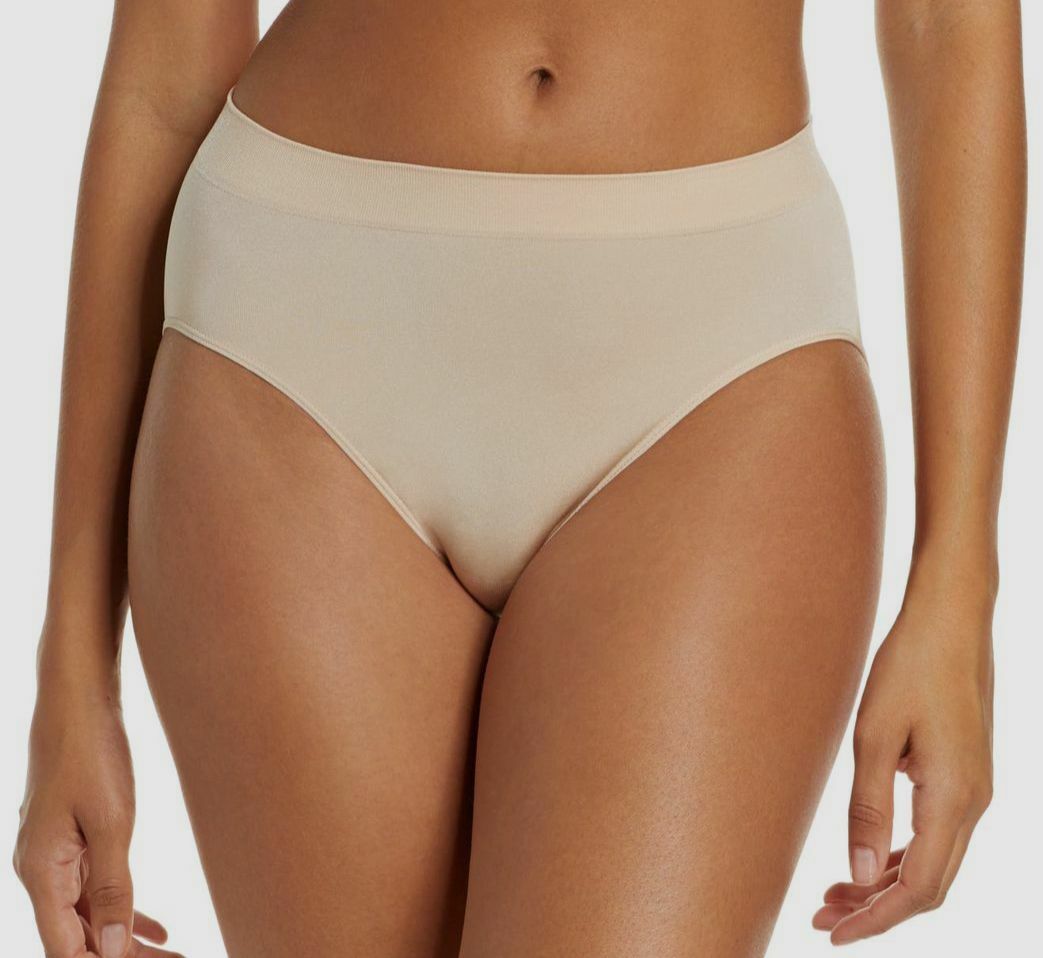 $15 Wacoal Women’s Beige Stretch B Smooth High Cut Briefs Underwear Size USA 6-M