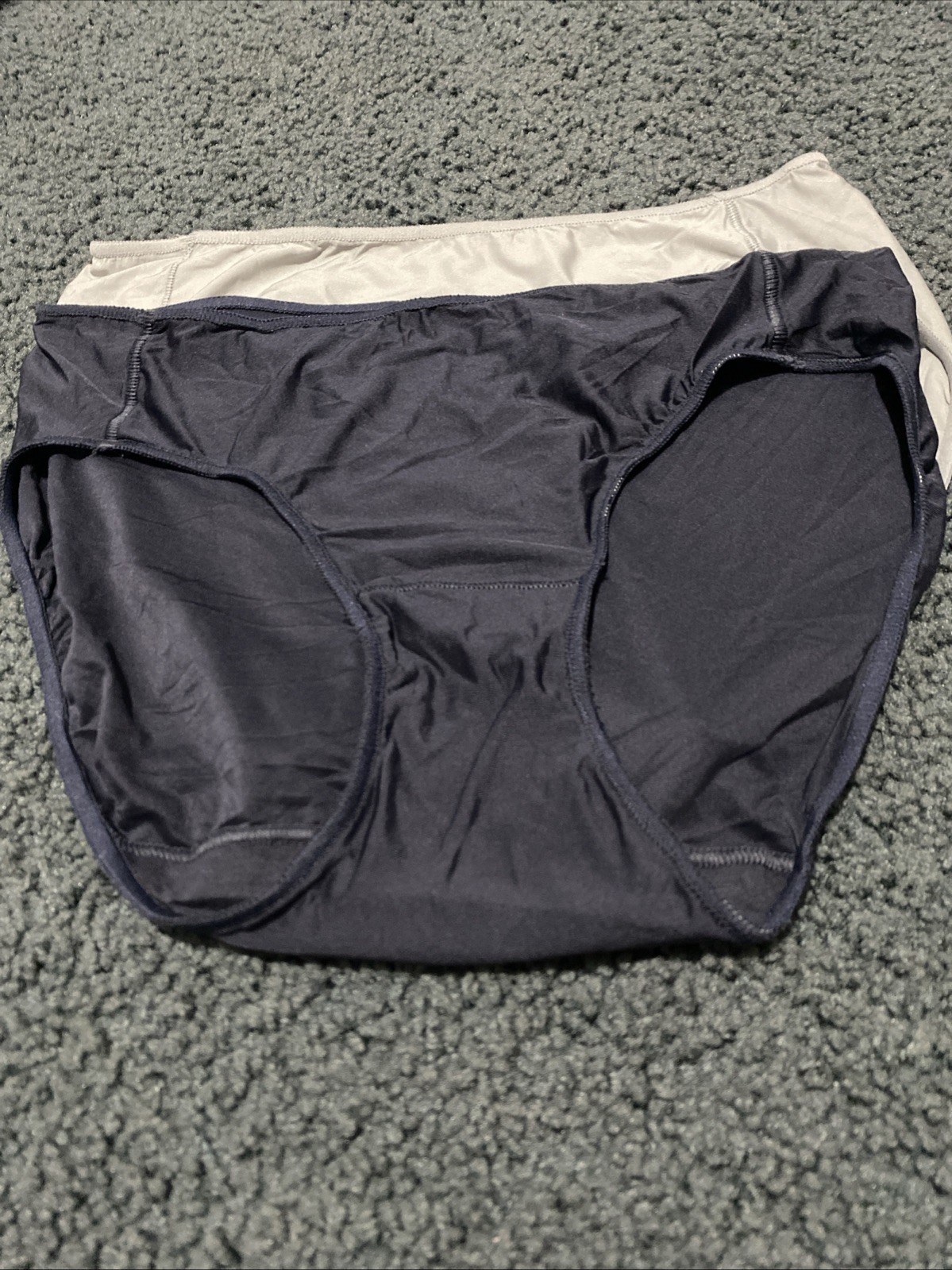 12 Pack Hanes Women’s Tagless Microfiber Stretchy Bikini, Size 5/S ( item#48)