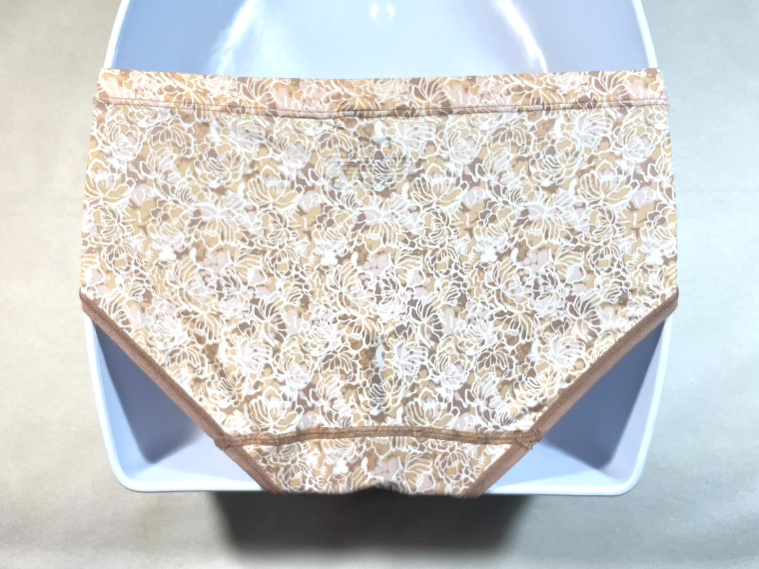 NWT Maidenform Women’s M Barely There® Invisible Look Bikini 2-Pack, DMBTBK
