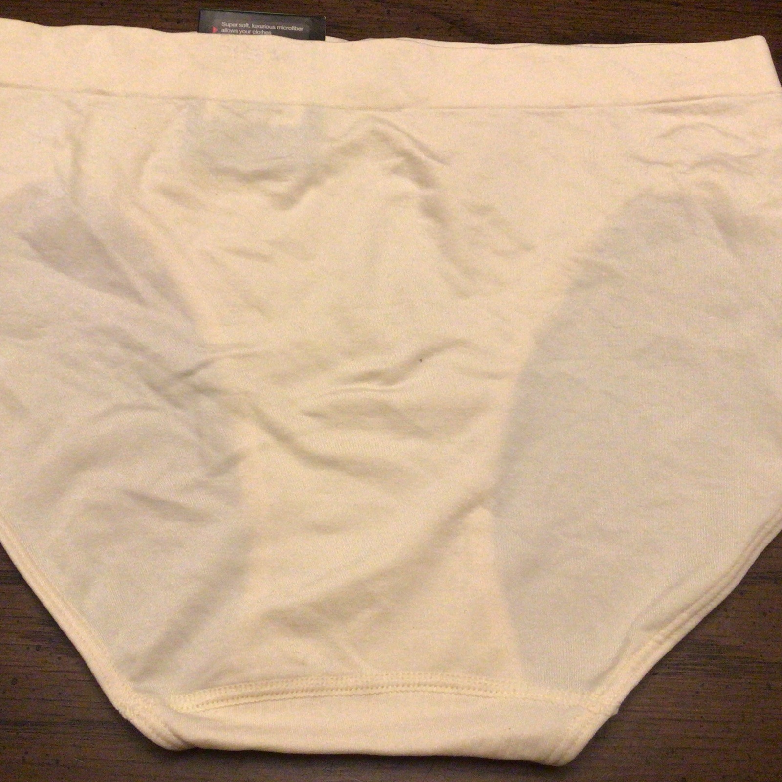 Bali One Smooth Hi-Cut Panty. Size XL/8. Beige. NWT.