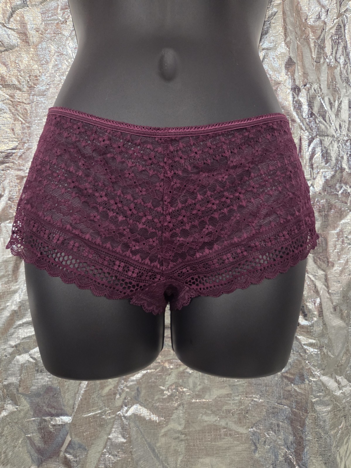 NWT Victoria’s Secret Lace Crimson Shortie Panty Size Medium 6 Year 2017