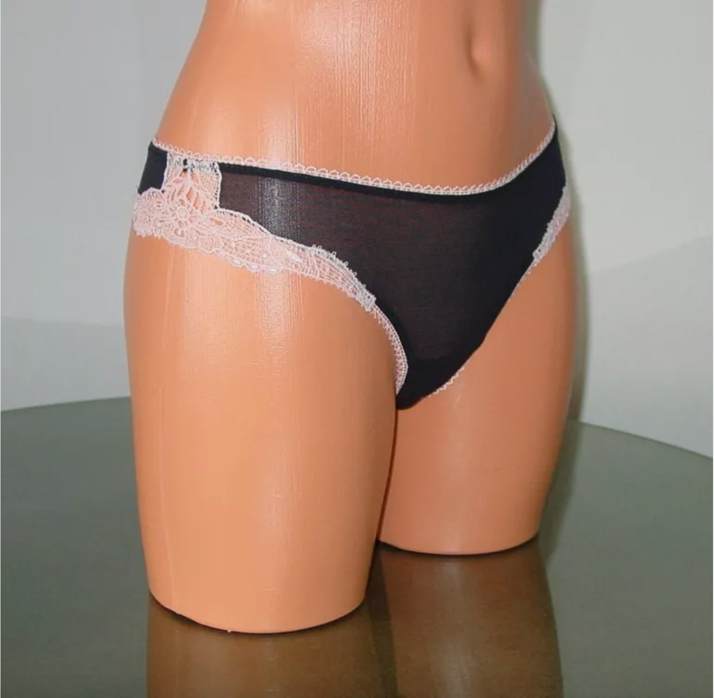 NWT HUIT of France Les Mervielles Thong, sz L Noir