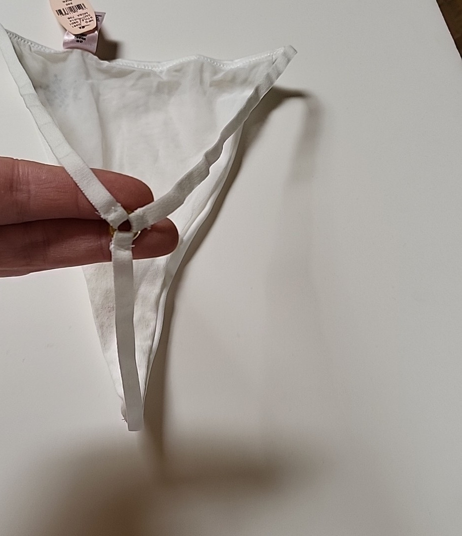 NWT VICTORIA’S SECRET Size M white V-string panties with blue snowflake VTG rare