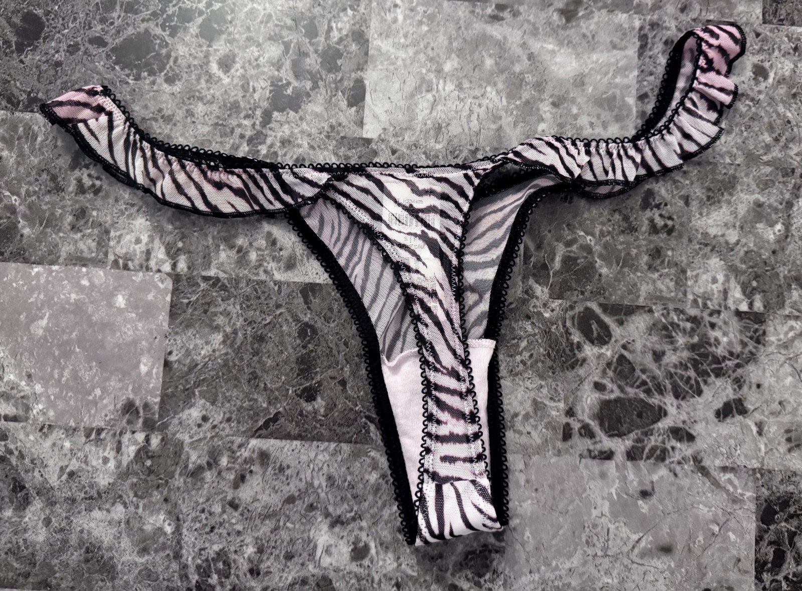 NWT VICTORIA’S SECRET PINK ZEBRA STRIPE MESH FLUTTER RUFFLE THONG PANTIES