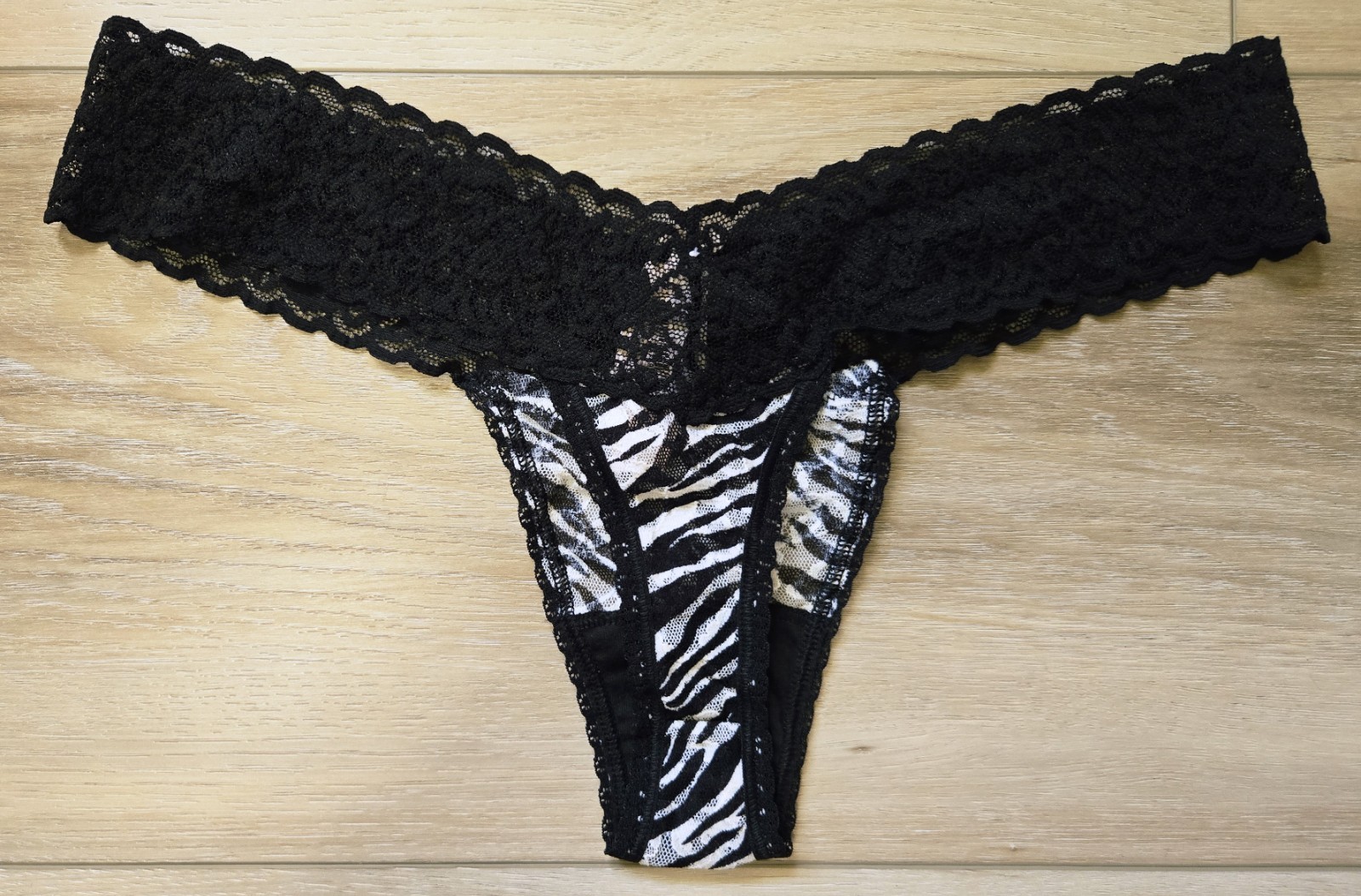 NWT Vintage Victoria’s Secret The Lacie Animal Sheer Lace Thong Panties O/S