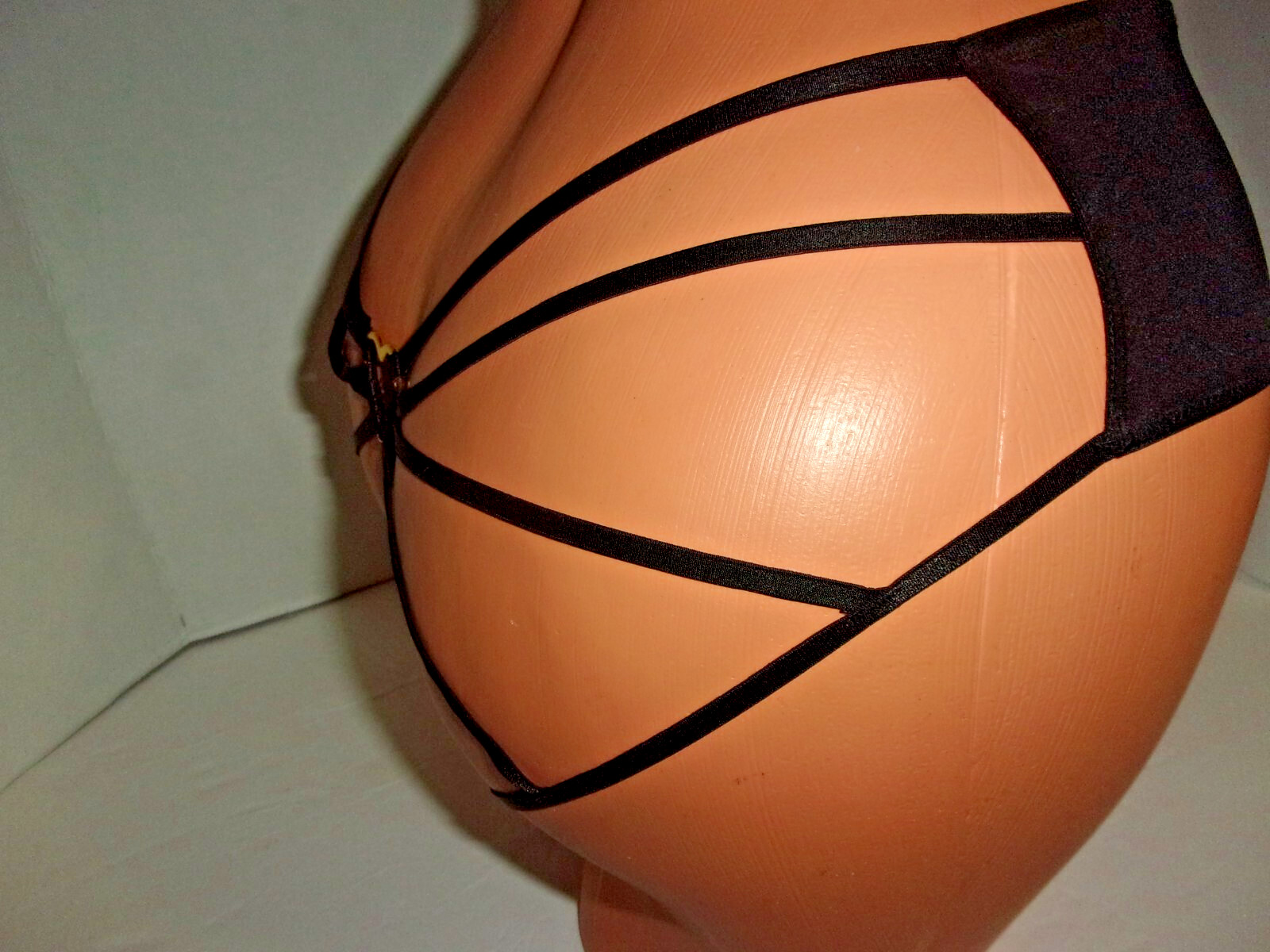 Victoria’s Secret Very Sexy Black Strappy Back “Heart” Cheeky M