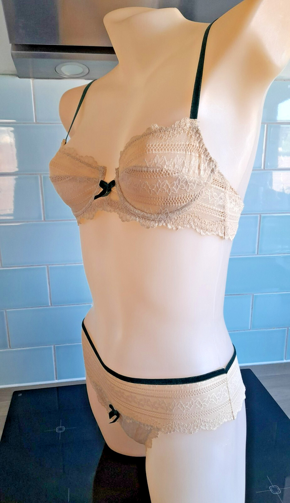 Verdissima GYPSY Beige Lace With Green Velvet Details Brief L