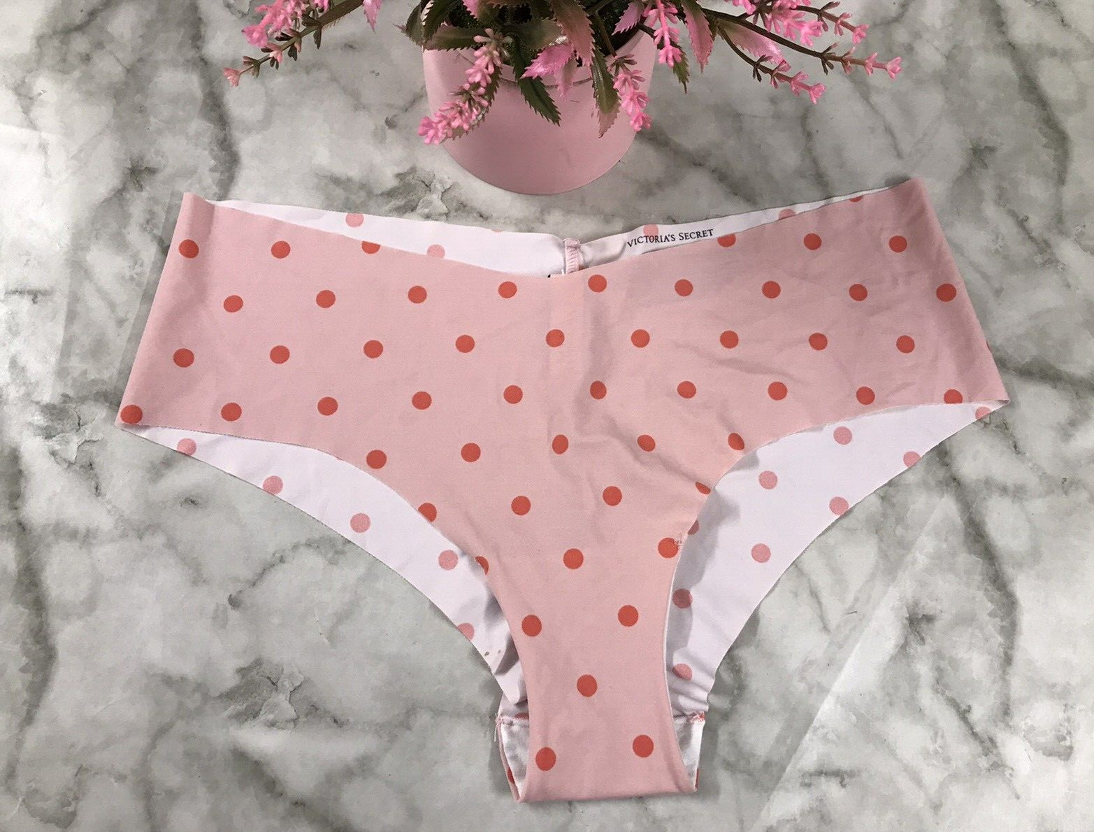NWT VICTORIA’S SECRET PINK POLKA DOT NO SHOW CHEEKSTER PANTIES