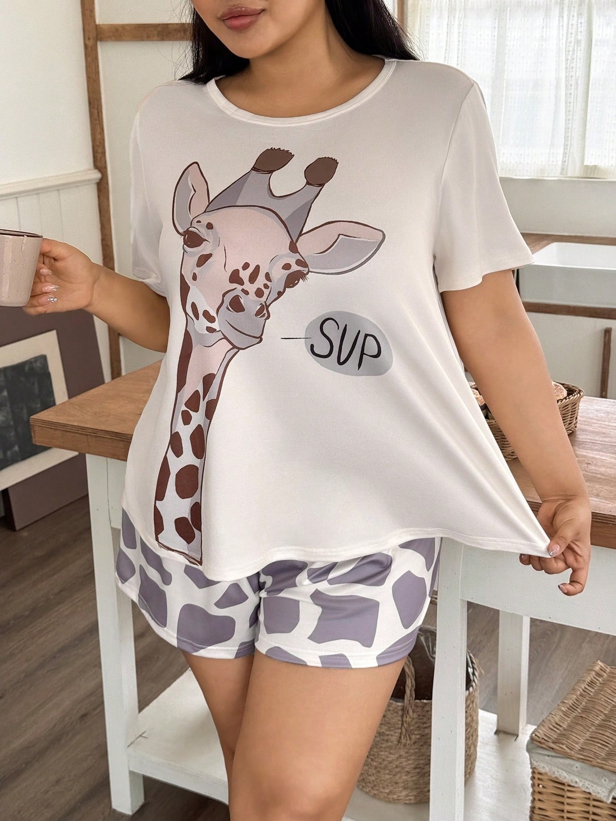 Comfortable plus size short sleeve t shirt and shorts set in giraffe pattern cheap24