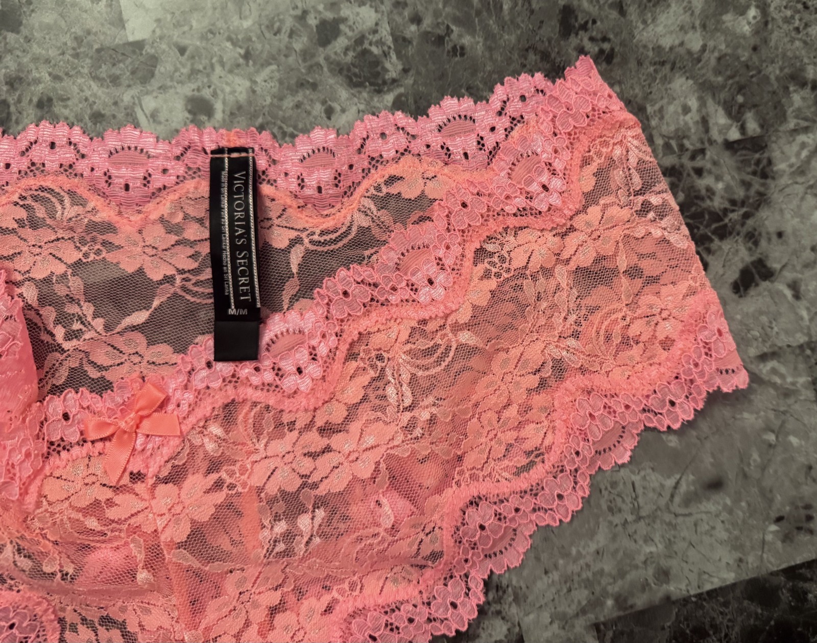 NWOT VICTORIA’S SECRET MEDIUM CORAL PEACH FLORAL LACE BOW RARE CHEEKY PANTIES