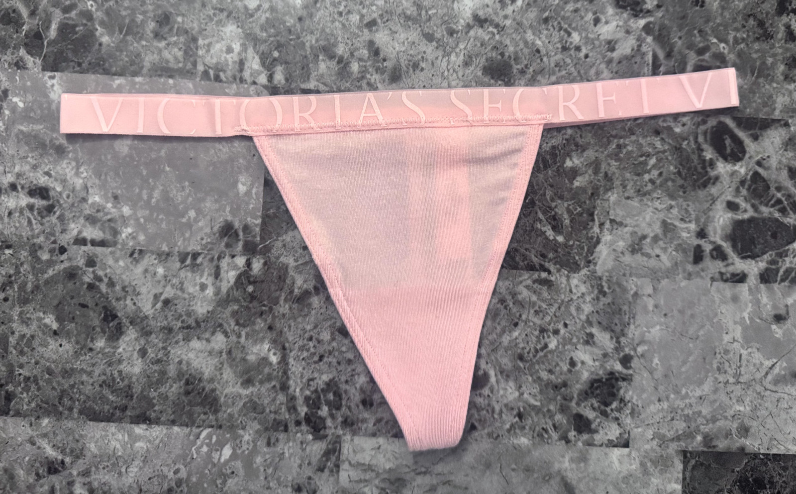 NWOT VICTORIA’S SECRET LIGHT PINK LOGO LIGHTWEIGHT WAISTBAND V STRING PANTIES