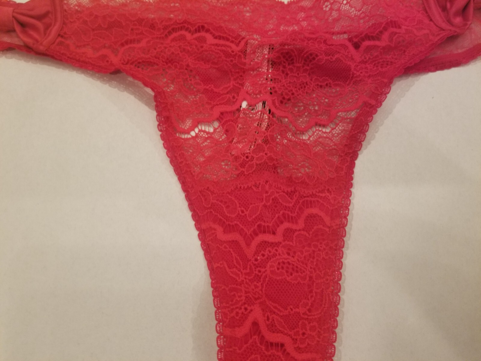 Victoria Secret Lace Thong Panty Bow Stap Detail Size Large NWT Lipstick Red