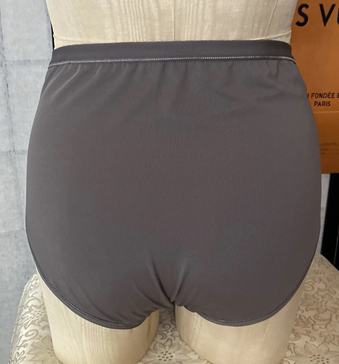 Hanes Super Soft NWT Wom 8/XL Dk Gray Satiny Smooth Stretch Briefs Panties