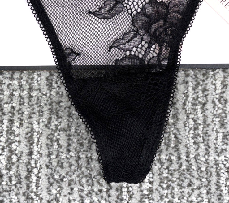 Victoria’s Secret Very Sexy NWT Small Black Rose Lace Adjustable V String Panty