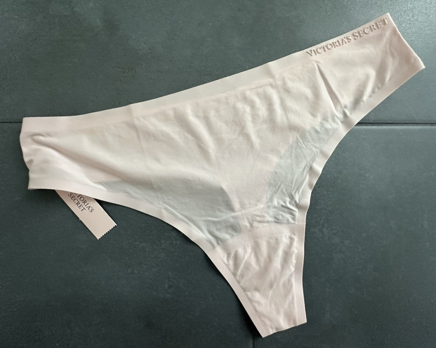 Victoria’s Secret Body by Victoria Flex Mid Rise Thong Panty Purest Pink M NEW