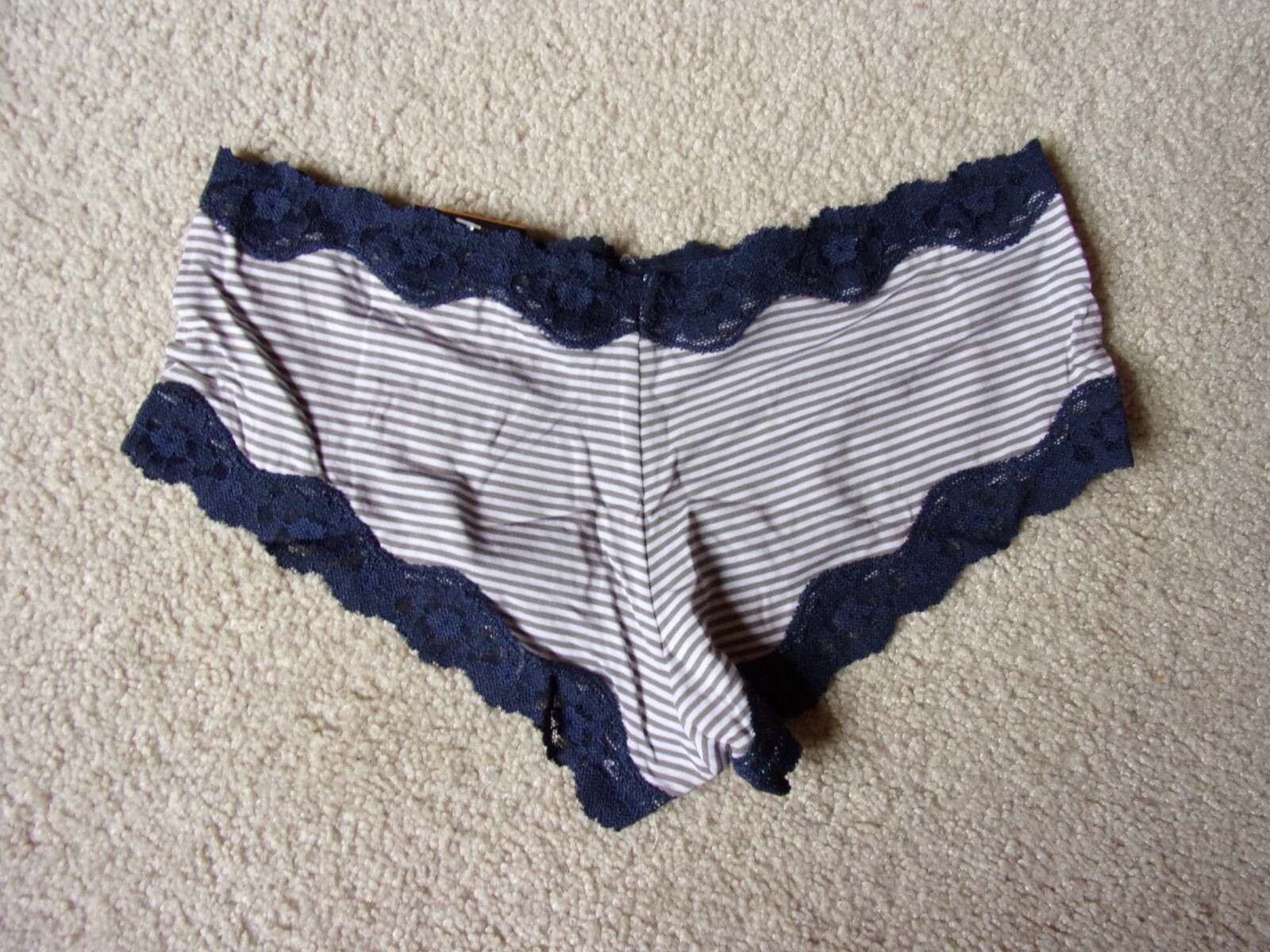 Lot of 3 Womens Maidenform Scalloped Lace Hipster Panty Size S/5 Navy/Gray/White