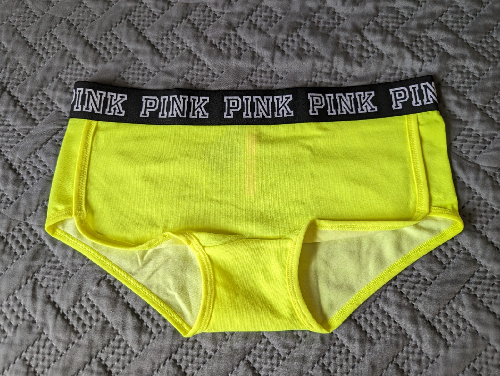 Victoria’s Secret PINK Logo Boyshort Panty in Block Elastic Lemon Blaze Sz Small