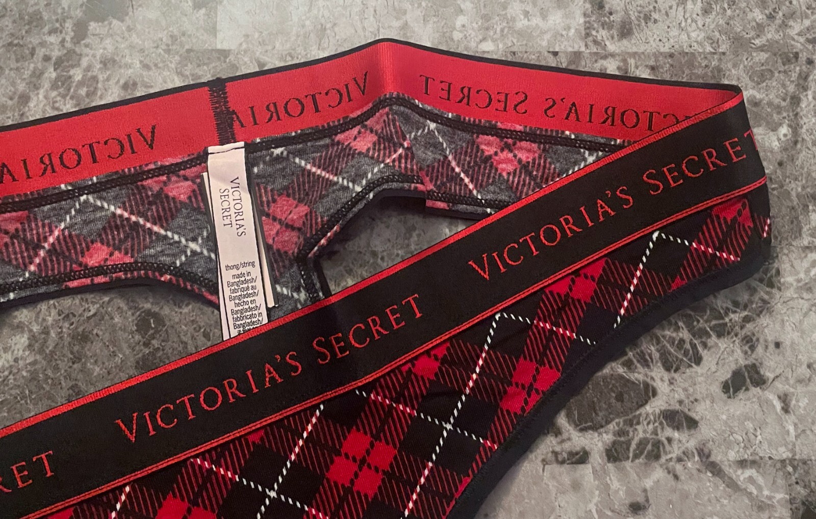 NWT VICTORIA’S SECRET RED BLACK WHITE PLAID THICK LOGO WAISTBAND THONG PANTIES