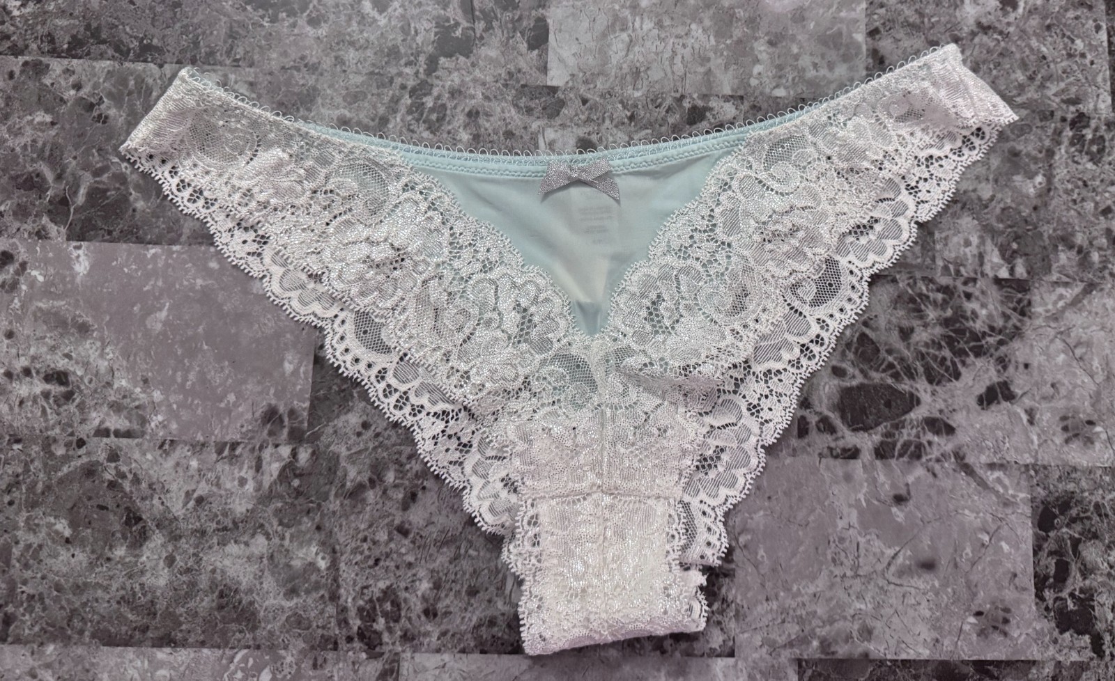 NWT VICTORIA’S SECRET DREAM ANGELS S SMOOTH SHIMMER LACE RARE CHEEKINI PANTIES