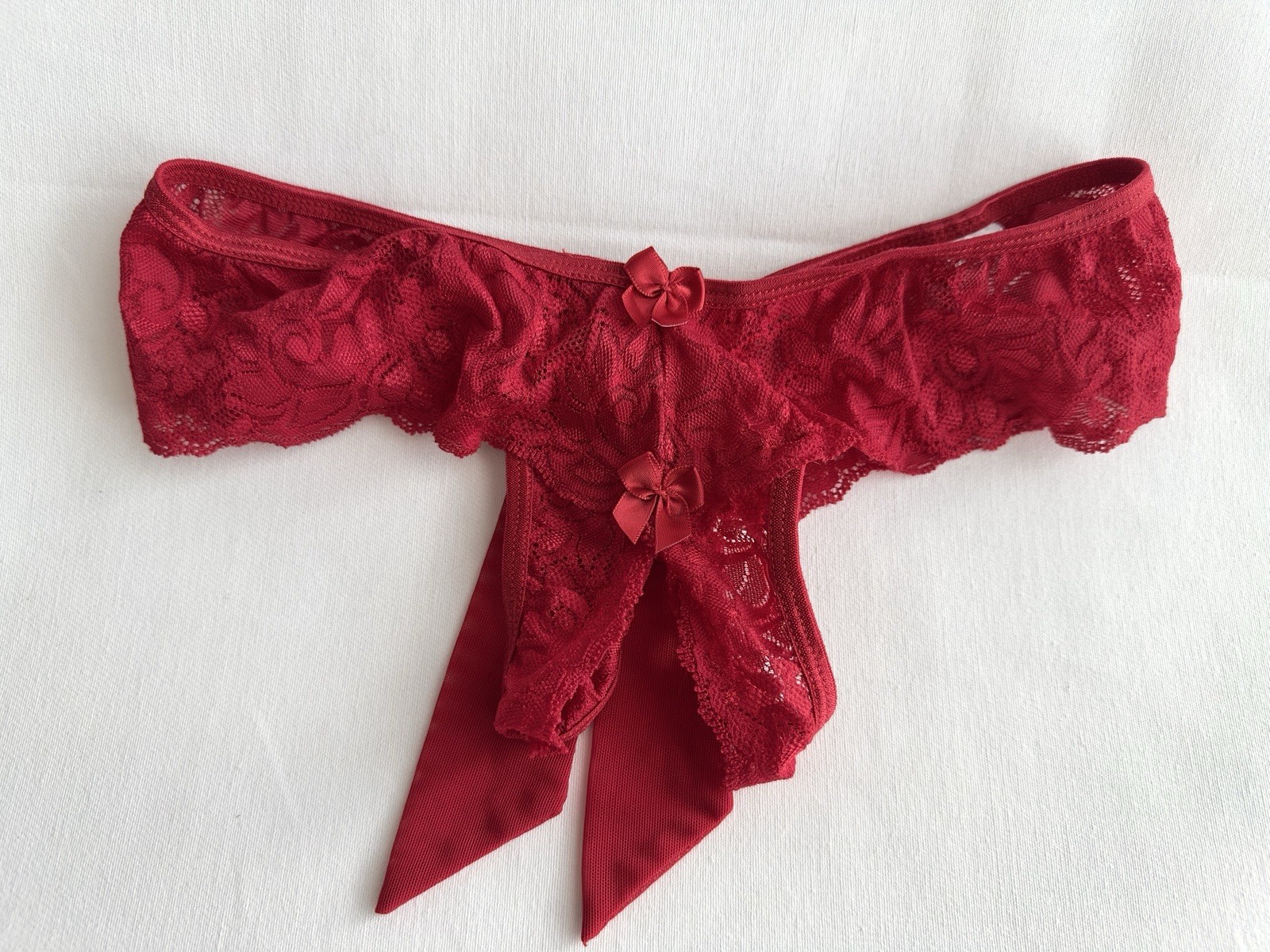 ✨FREDERICK’S OF HOLLYWOOD Bows Lace Crotchless Panty Red Size Small NWOT