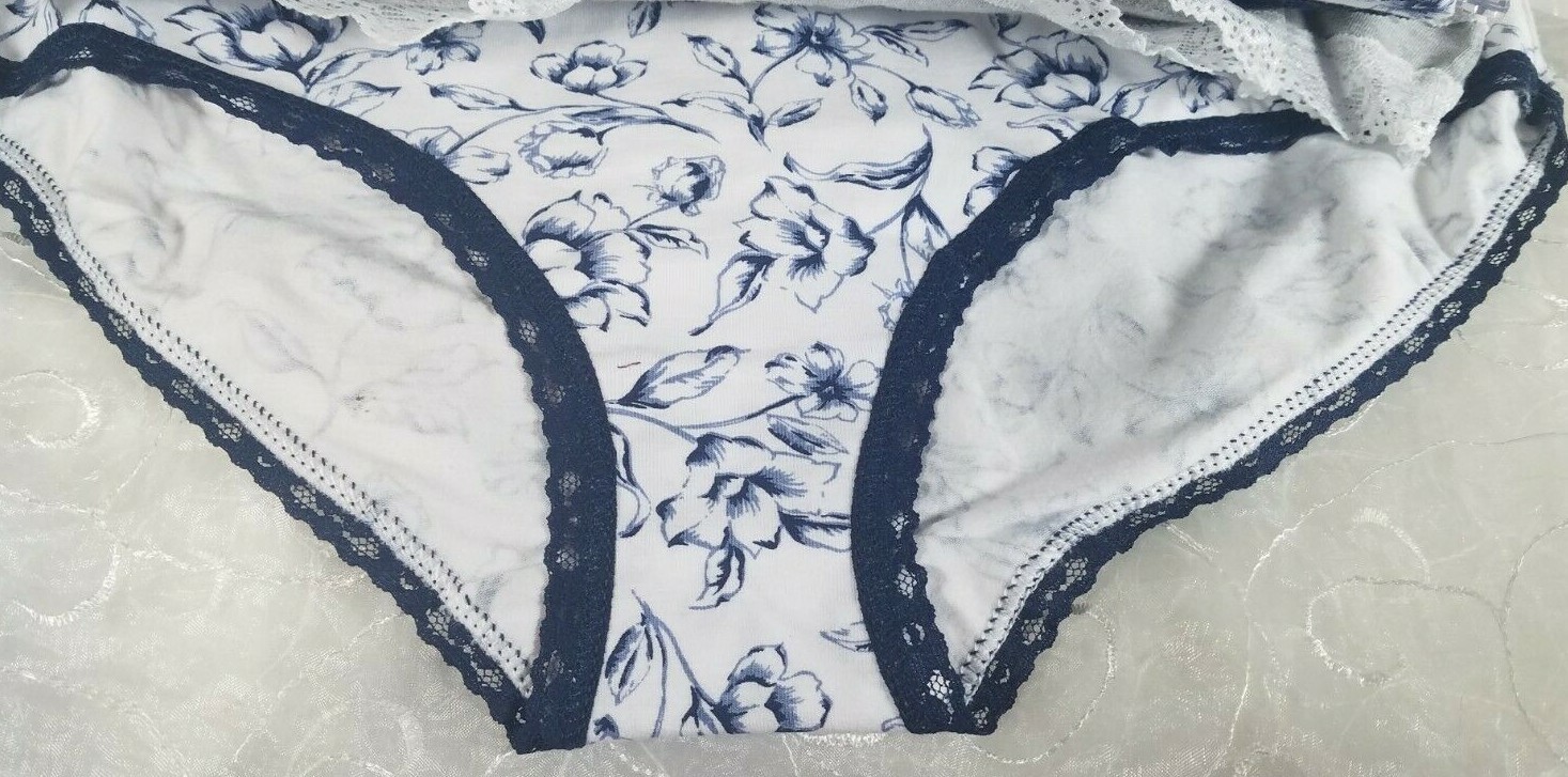Laura Ashley 4 Small Lace Trimmed Panties 2 Thongs, 2 Hipsters White Gray Navy