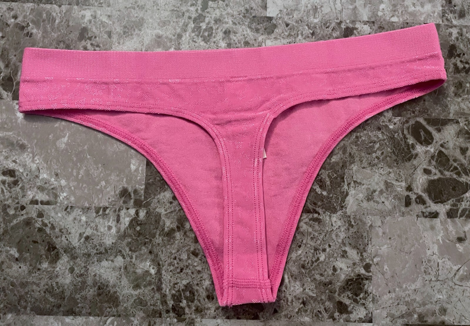 NWT VICTORIA’S SECRET PINK LEOPARD CHEETAH SEAMLESS STRETCH THONG PANTIES
