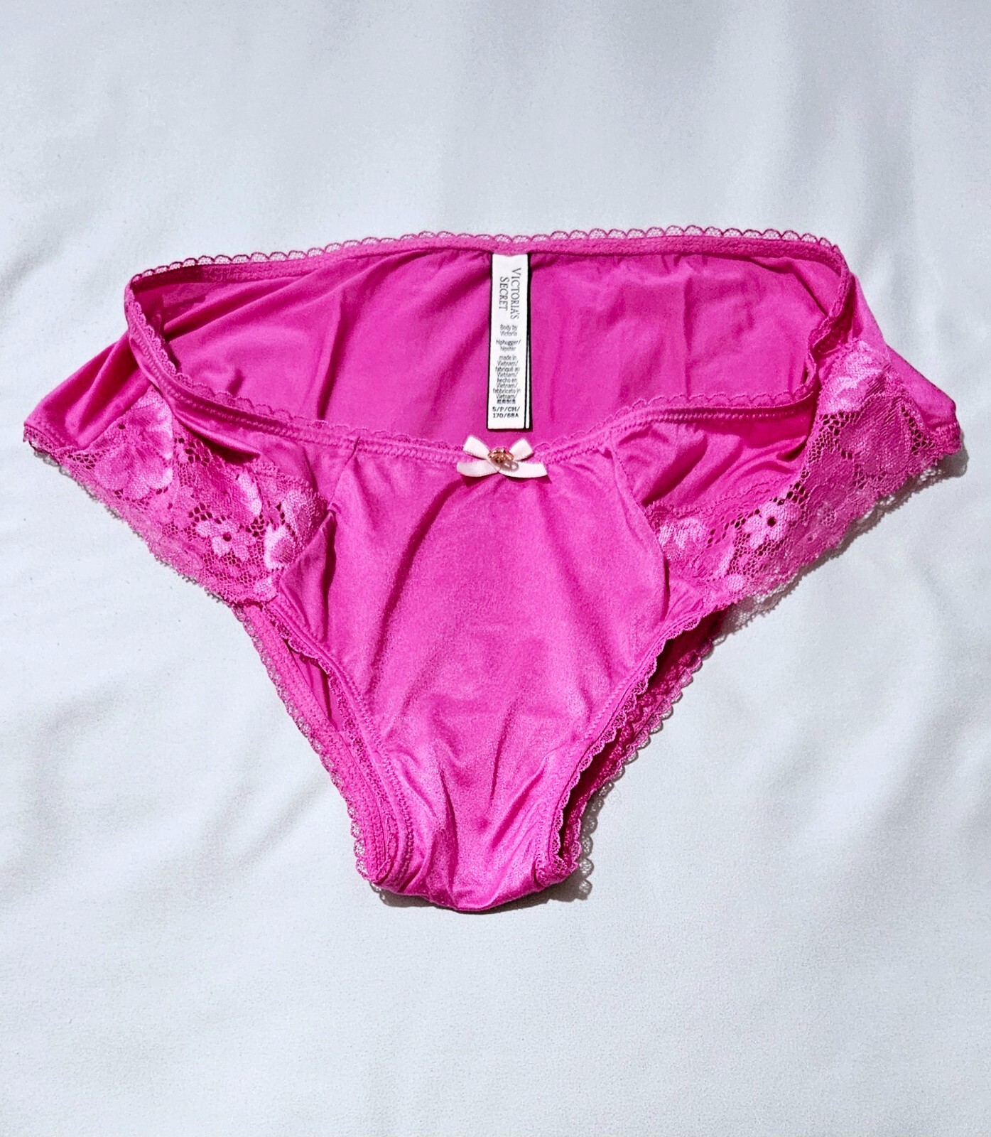 S Victoria’s Secret VS Lace Satin Smooth Hip Hugger Panties Dream Angels S NWOT