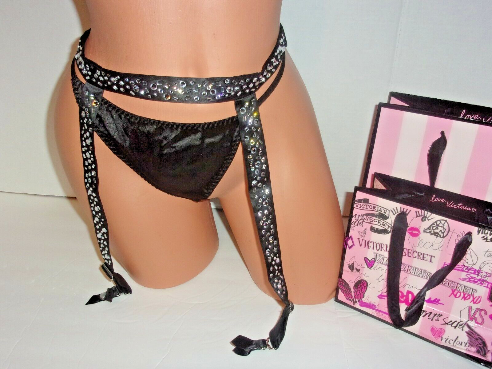 Victoria’s Secret Dream Angels Luxe Lingerie garter belt & v-string XS/S – OS