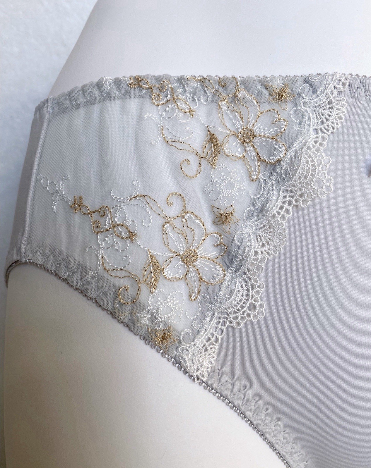 US-L/JP-3L Japanese Brand Elegant Glittery Floral Embroidery Smooth Nylon Panty