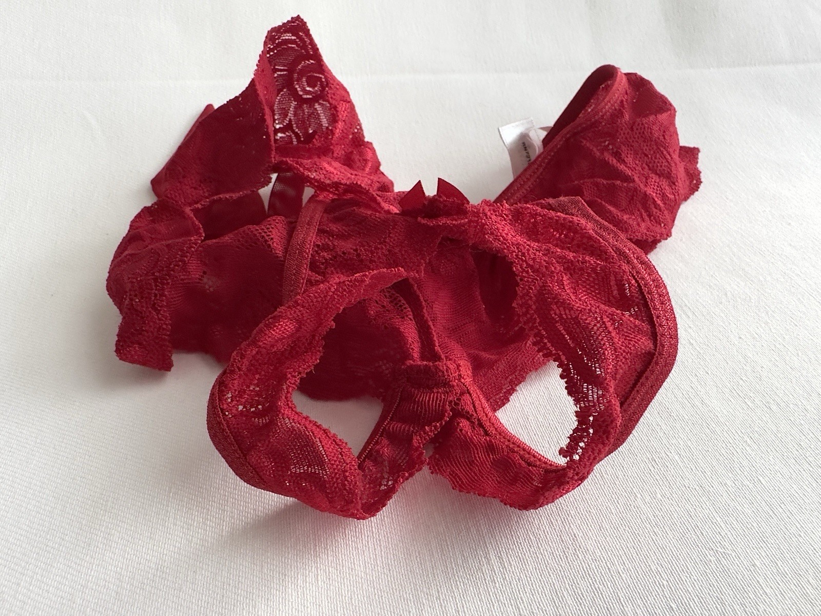 ✨FREDERICK’S OF HOLLYWOOD Bows Lace Crotchless Panty Red Size Small NWOT
