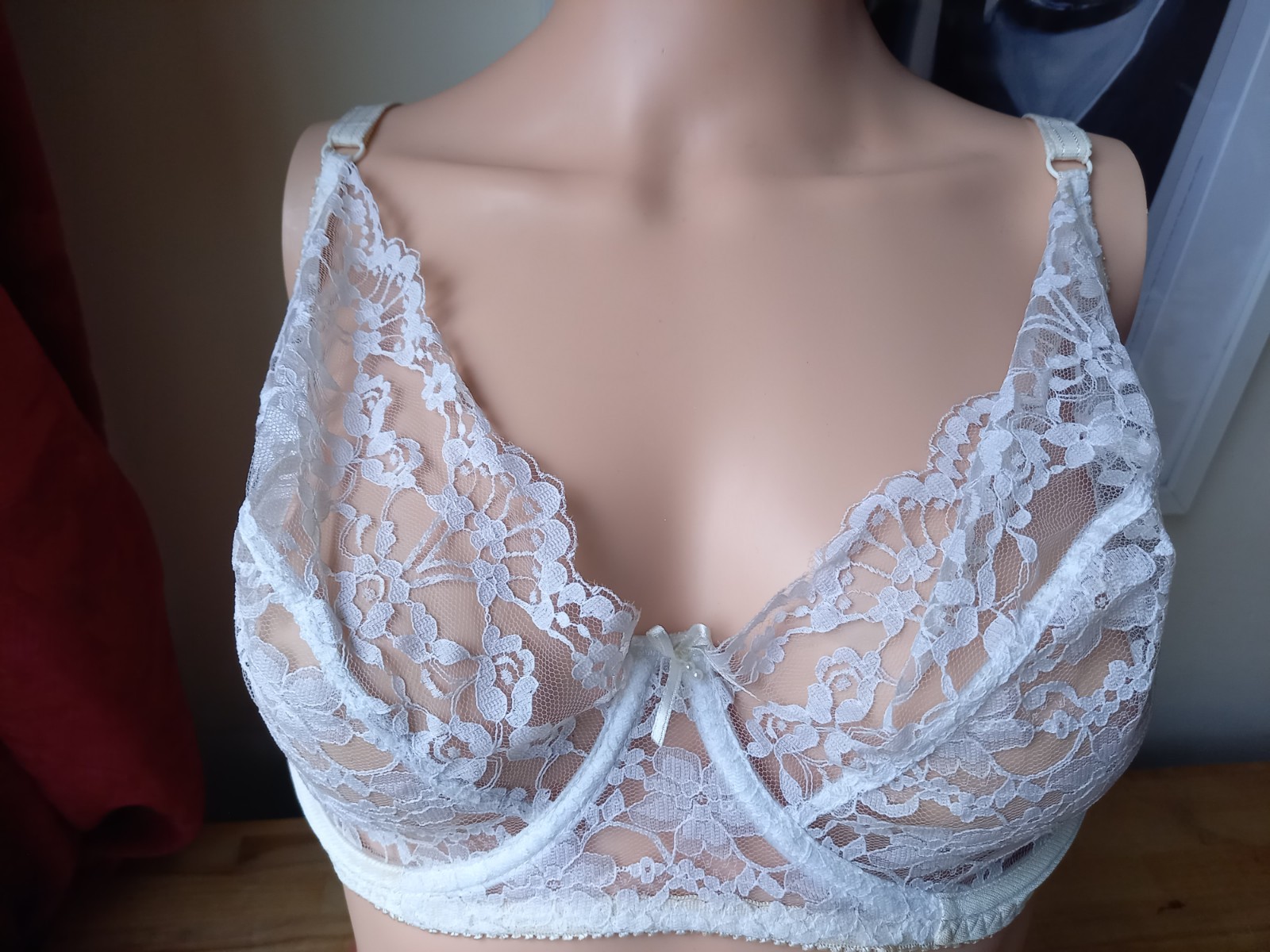 40DD White Bra with Full Lace Cups Underwire Bra 40DD BRAND NEW