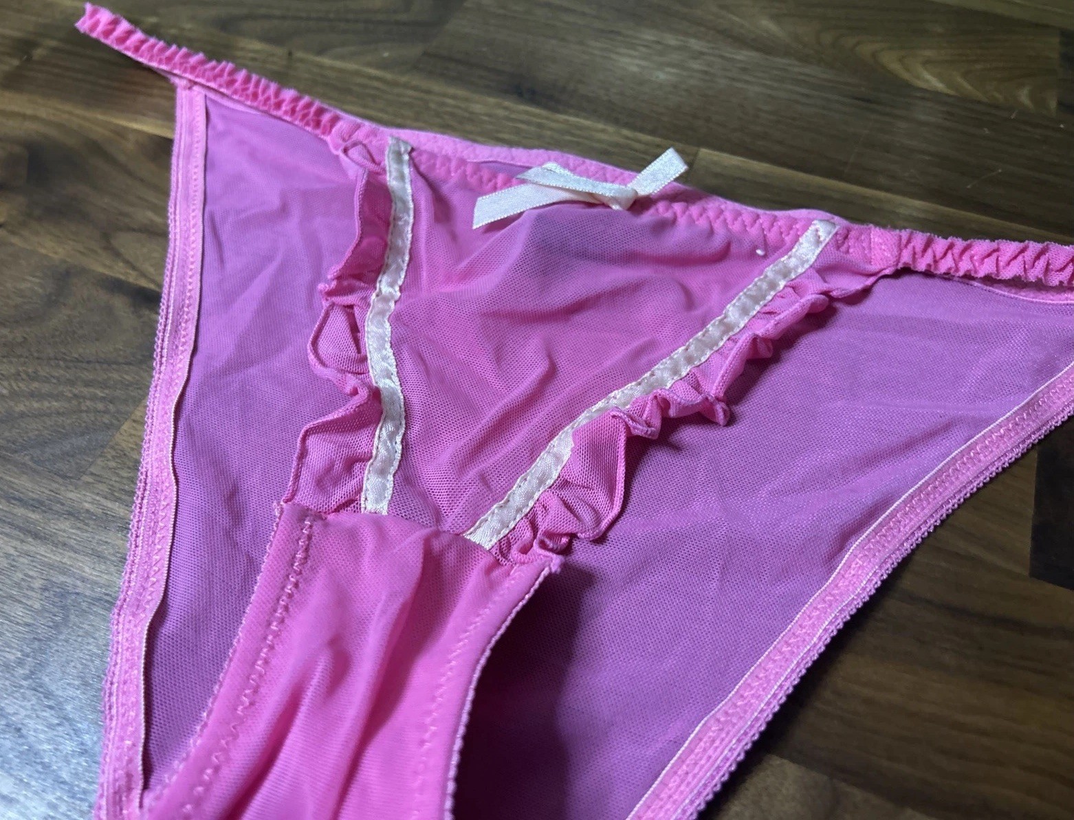 VTG Smart & Sexy String BIKINI PANTIES SZ 7 Second Skin Ruffle Shiny Bow PINK