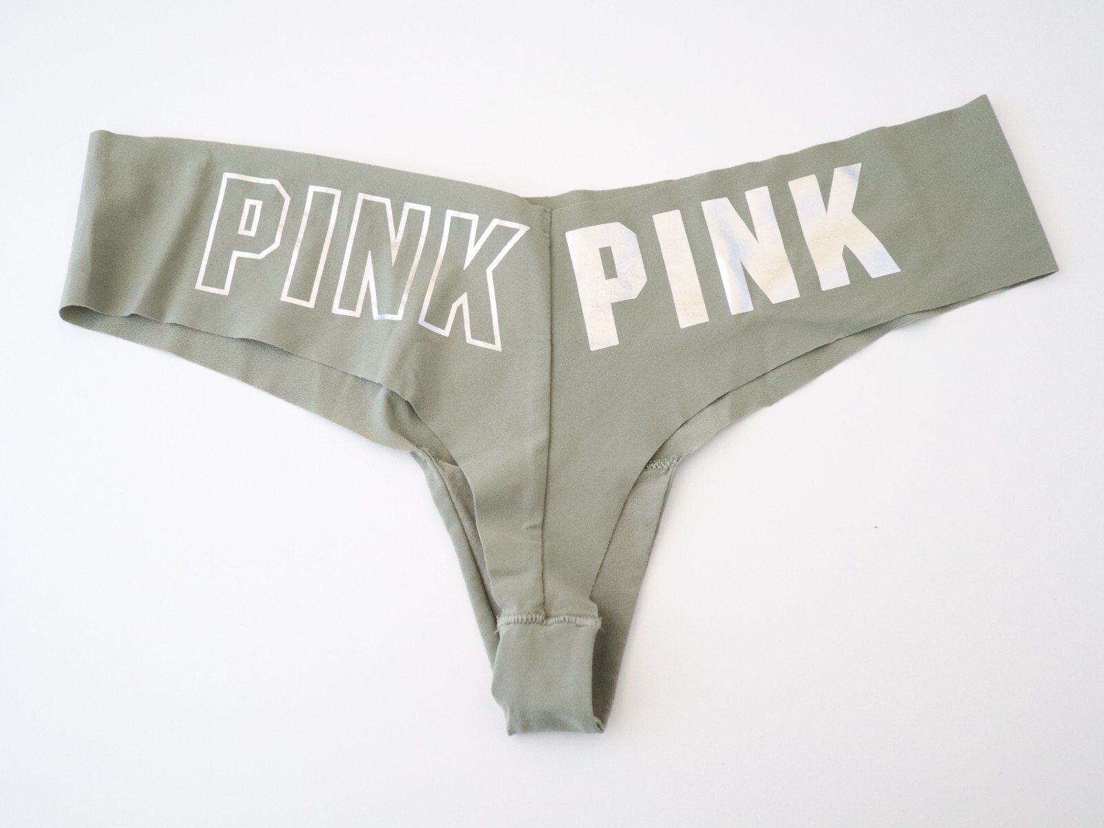 2 NEW Victoria’s Secret Seamless Laser Cut Thong Cheeky Panties Lot MEDIUM