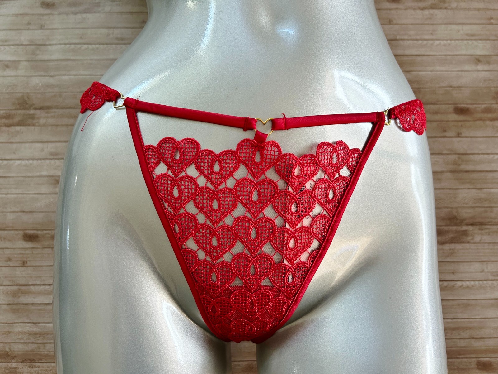 NWT Victorias Secret Dream Angels Sweetheart Lace V String Panty Lipstick Red M
