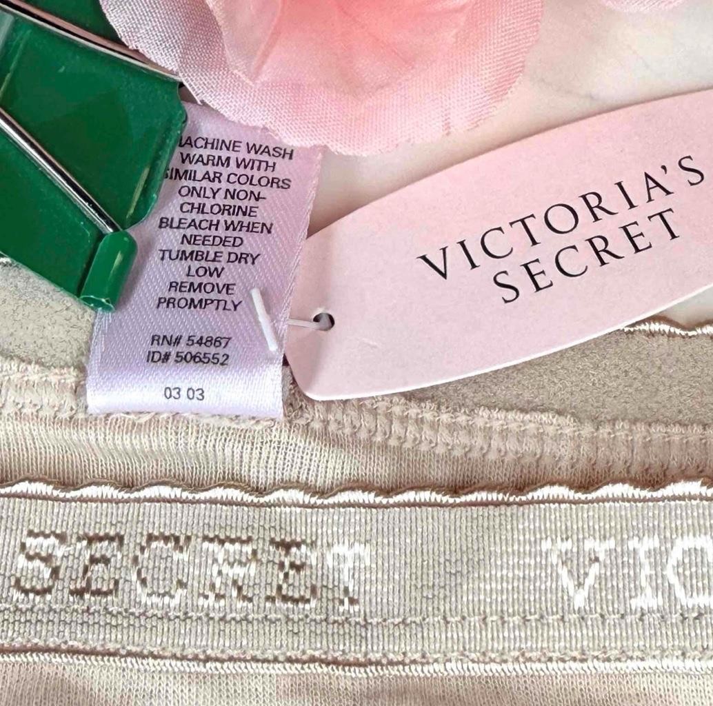 Vintage VICTORIA’S SECRET 2003 Signature LOW-RISE THONG Ivory Panty Cotton Large