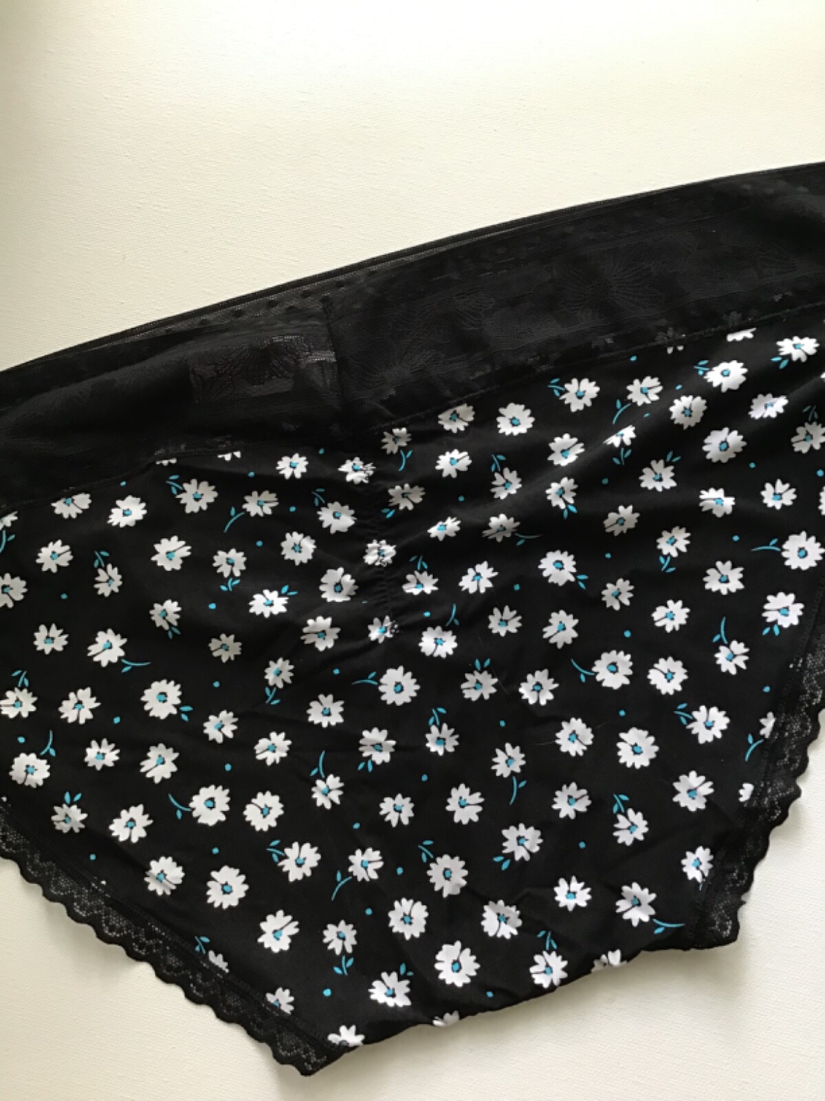 NEW No Boundaries XXXL (21) Bikini Panty 3XL Black White Flowers Lace Panties