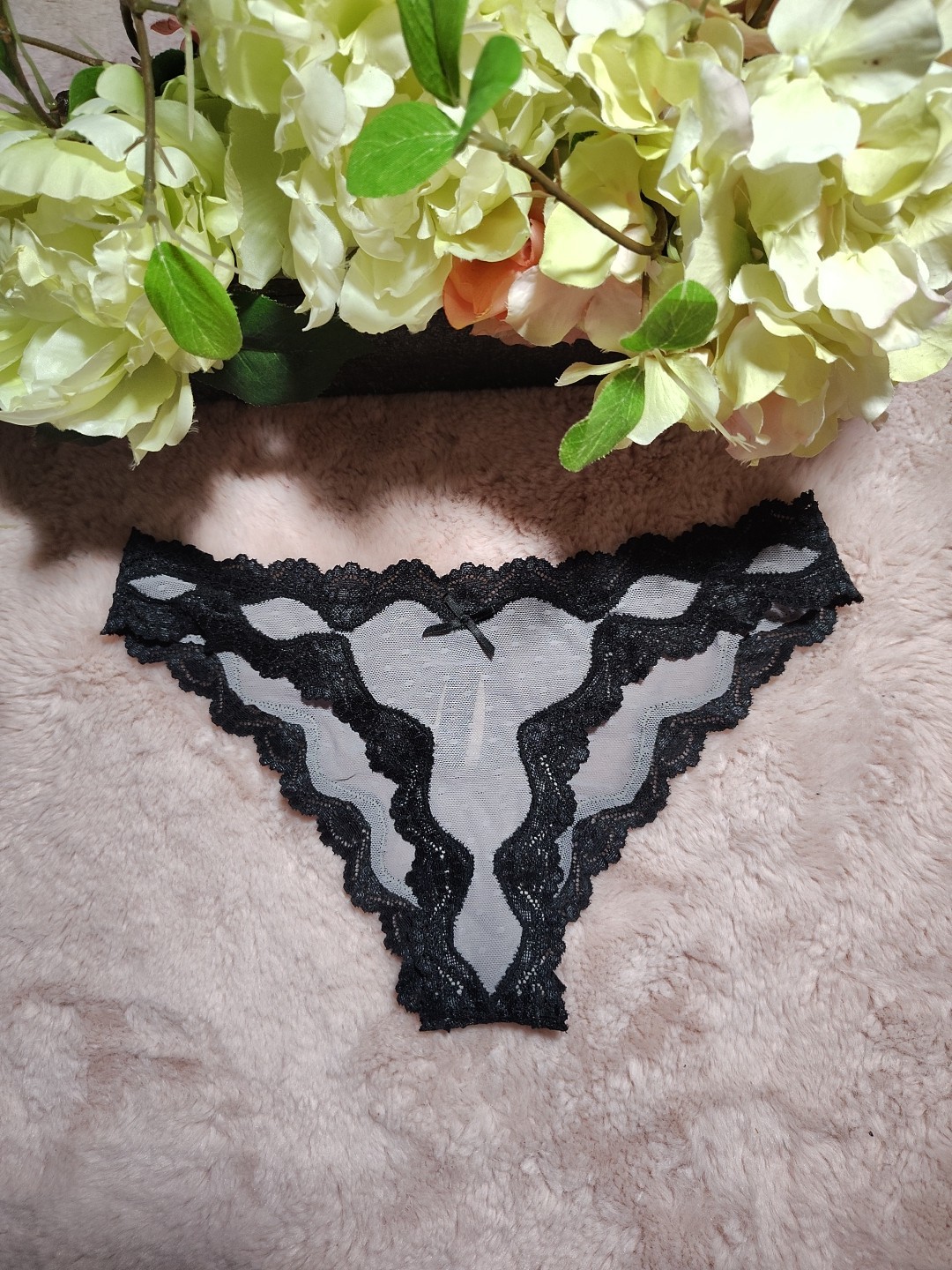Victoria’s Secret Vintage Lace Cheekini Panty OS, Year 2012