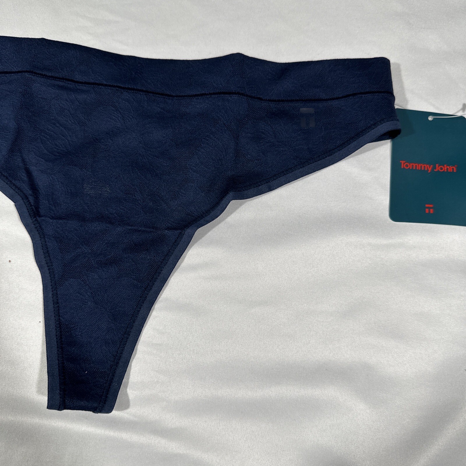 NEW $22 Tommy John [ Women Medium ] Lace Second Skin Thong in Dress Blues #T1737