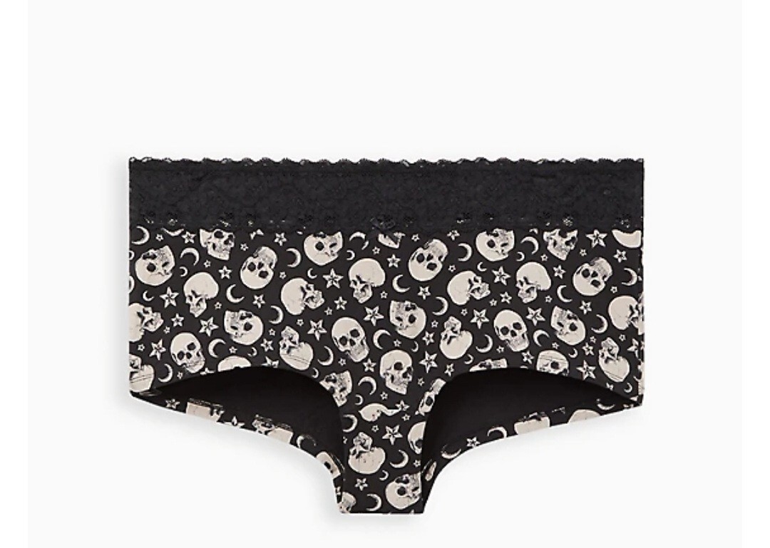 TORRID PANTY Size 2 BLACK SKULLS Mid Rise Cotton BOYSHORTS Lace Trim NWT 18/20