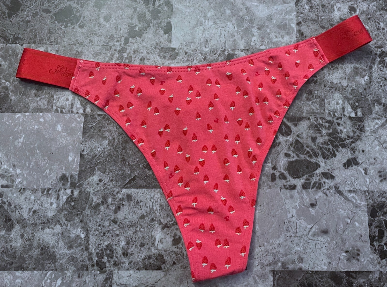 NWT VICTORIA’S SECRET PINK RED STRAWBERRY THICK SIDE STRAP THONG PANTIES